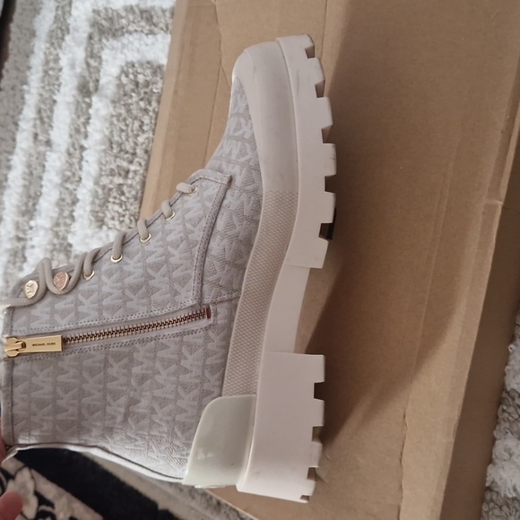 Michael kors boots - Picture 6 of 12